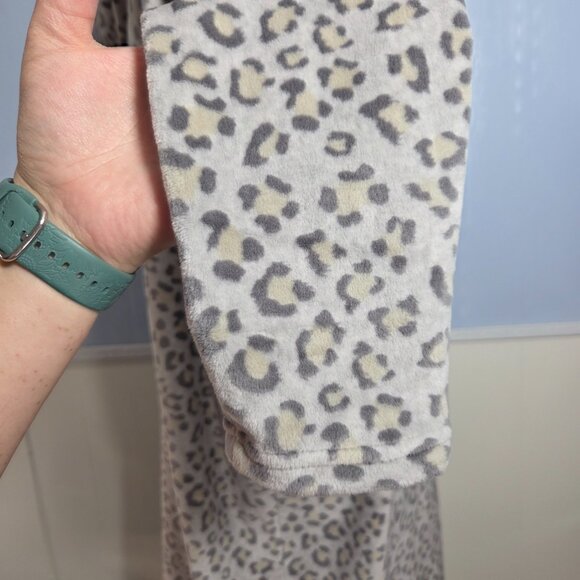 32 Degrees Heat Sleepwear Small / Medium Leopard Gray Cozy Longsleeve Nightgown - Picture 6 of 12